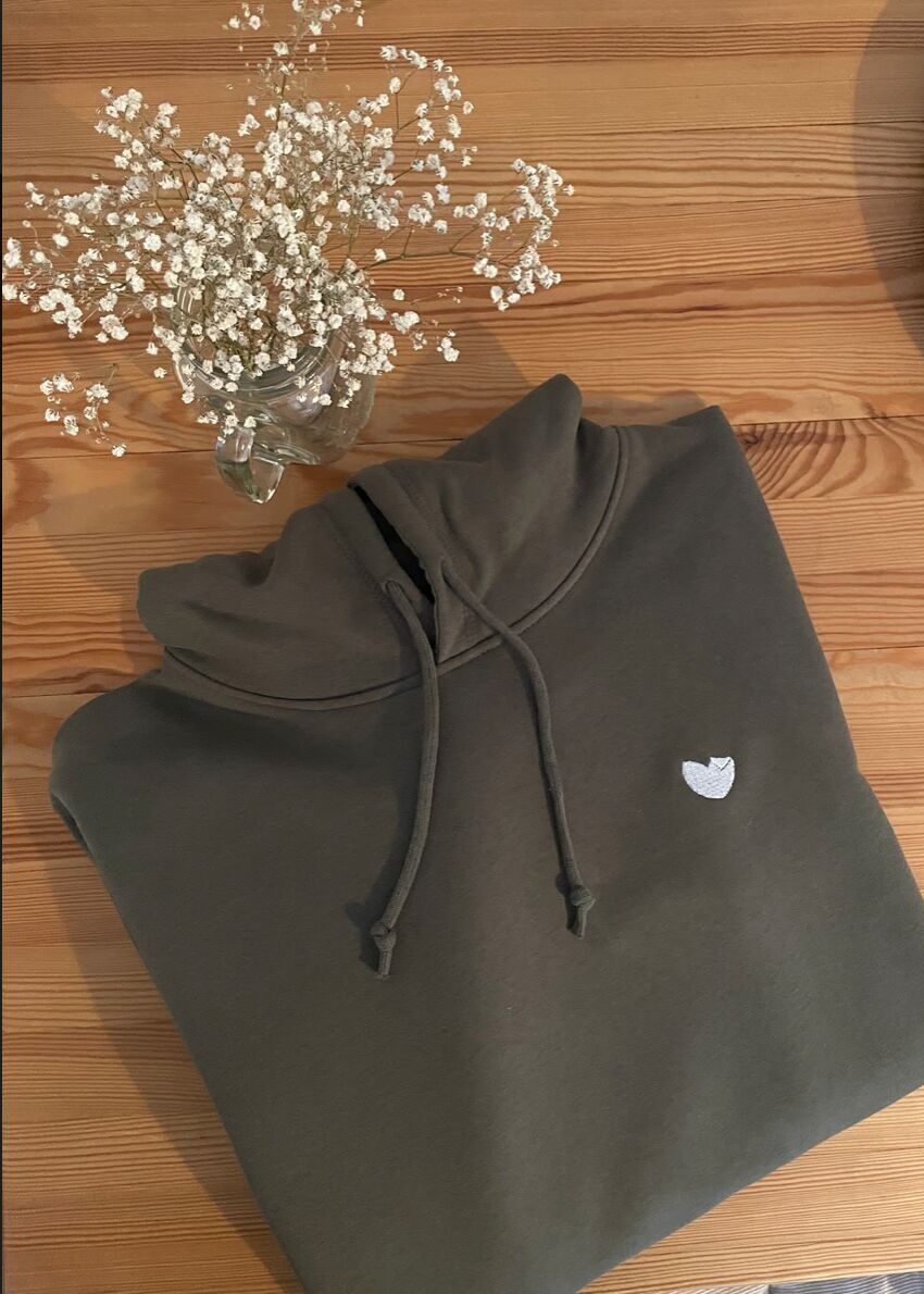 Sweat à capuche avec broderie coeur