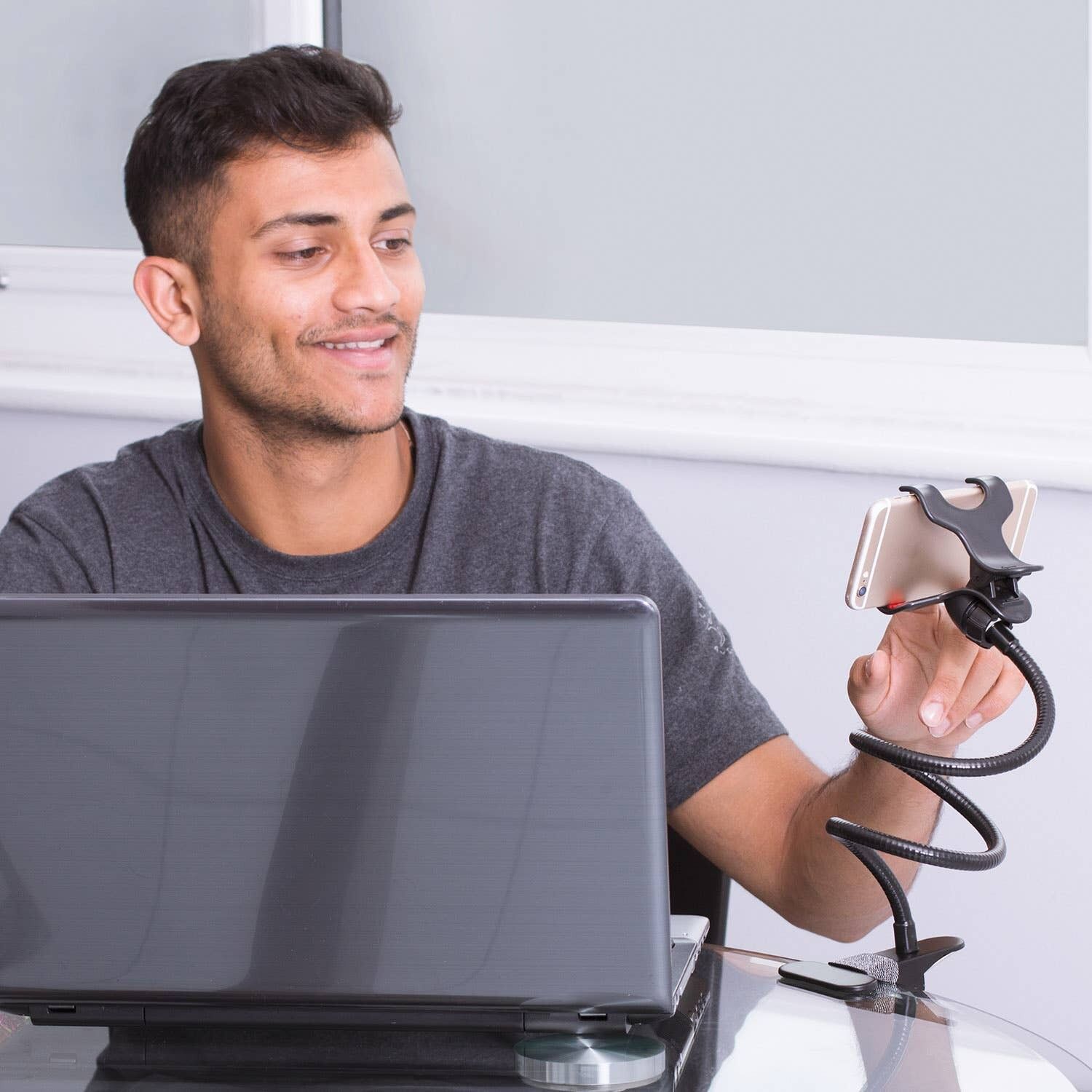 Lazy Arm - Tischhalterung für Smartphones