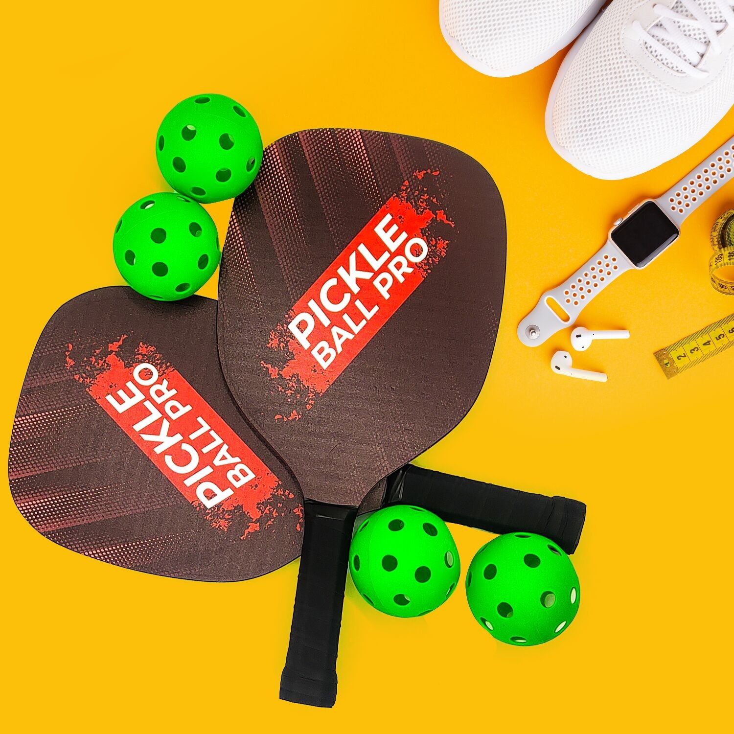Pickleball Set mit zwei Schlägern und 4 Bällen - Mad Monkey