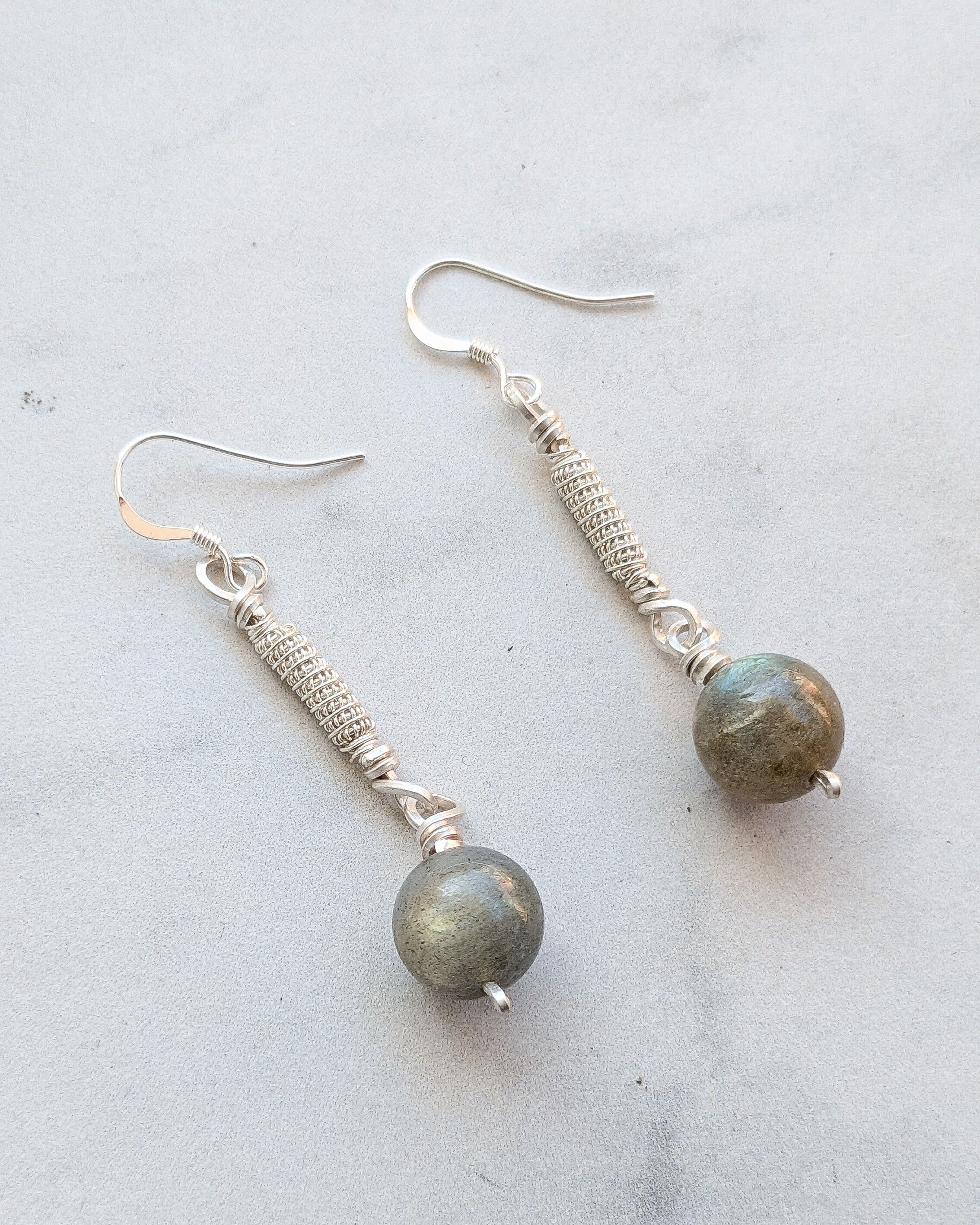 Orecchini a spirale in labradorite e argento sterling