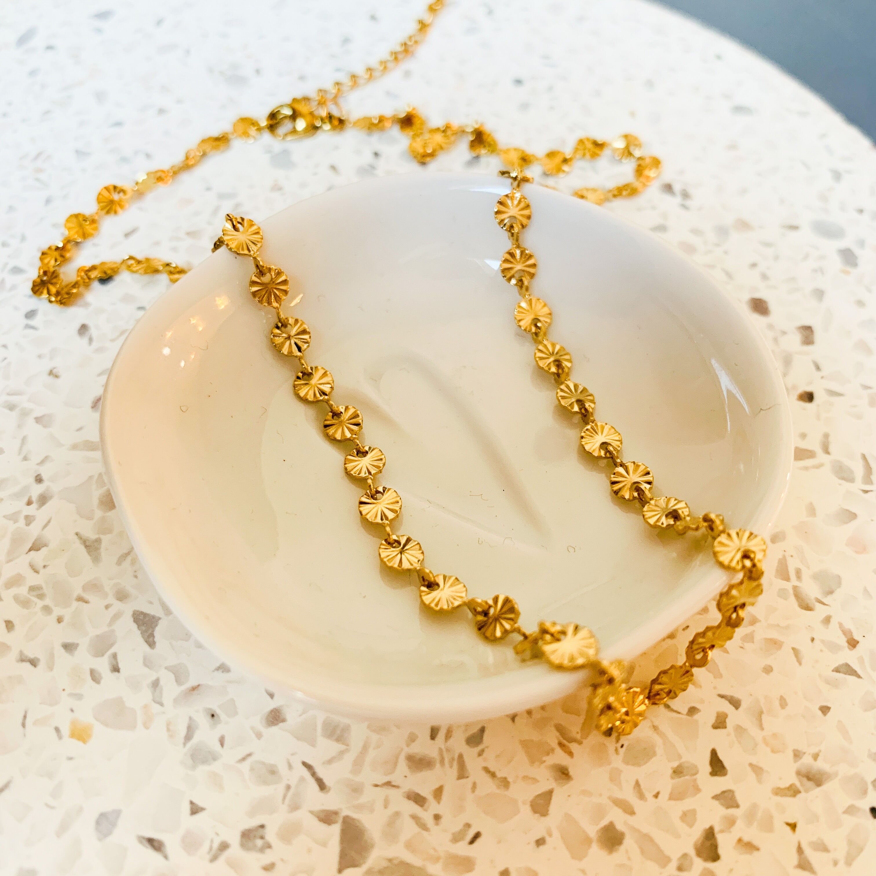 LUIGI | Collana a maglie a disco martellato in acciaio inossidabile placcato oro