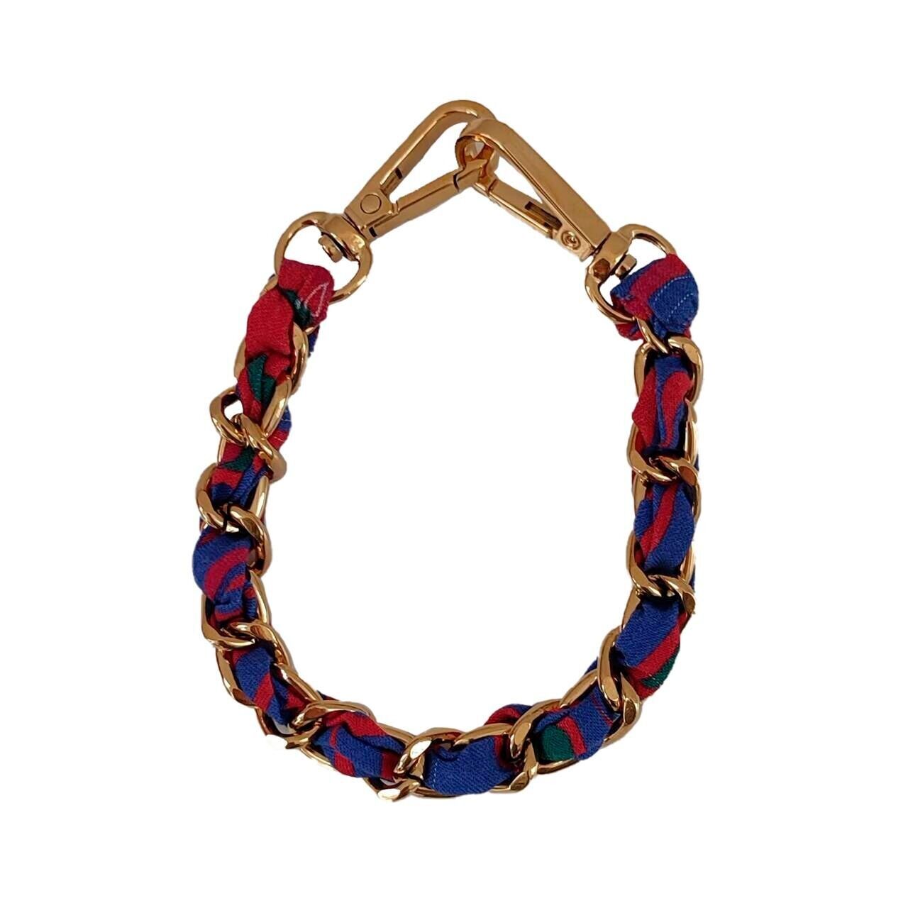 Chaîne Courte Dorée avec foulard rouge et bleu