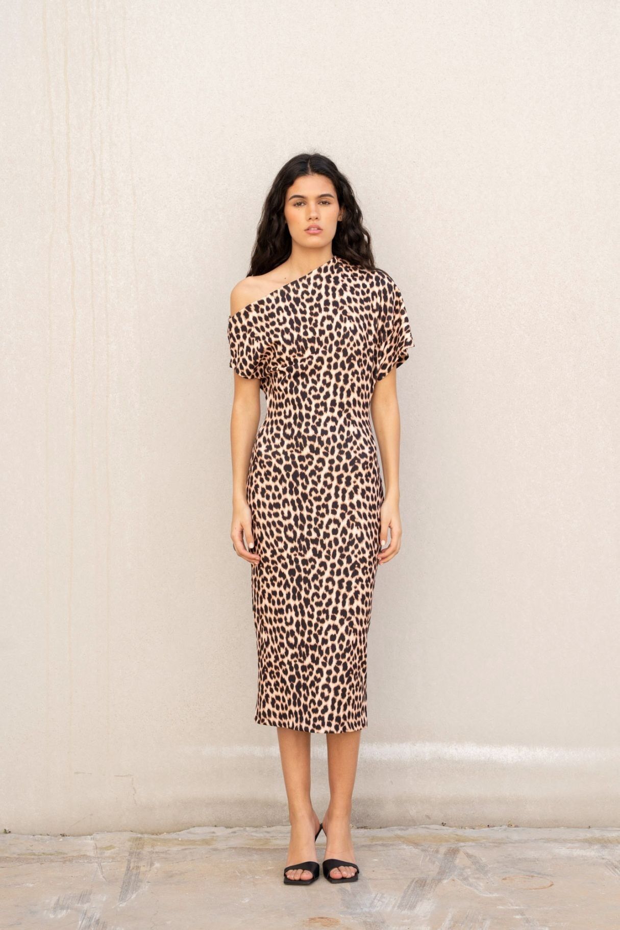 Vestido asimétrico animal print