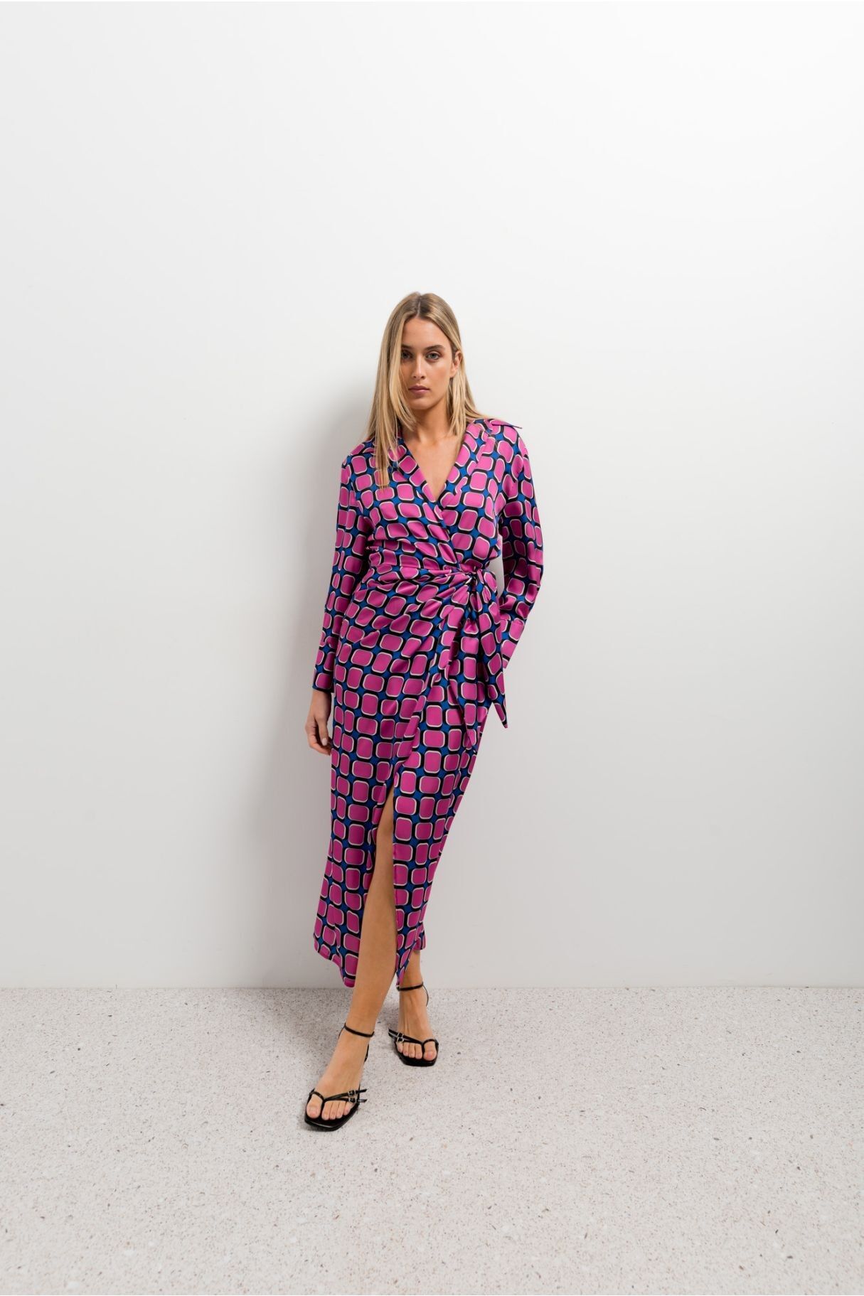 Abito avvolgente in raso