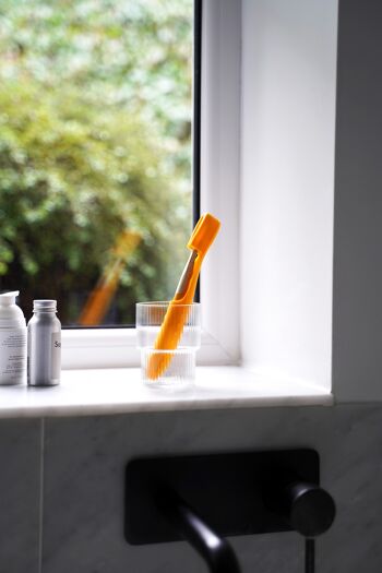 Housse de brosse à dents végétalienne entièrement recyclable + brosse à dents en bambou (jaune) 3