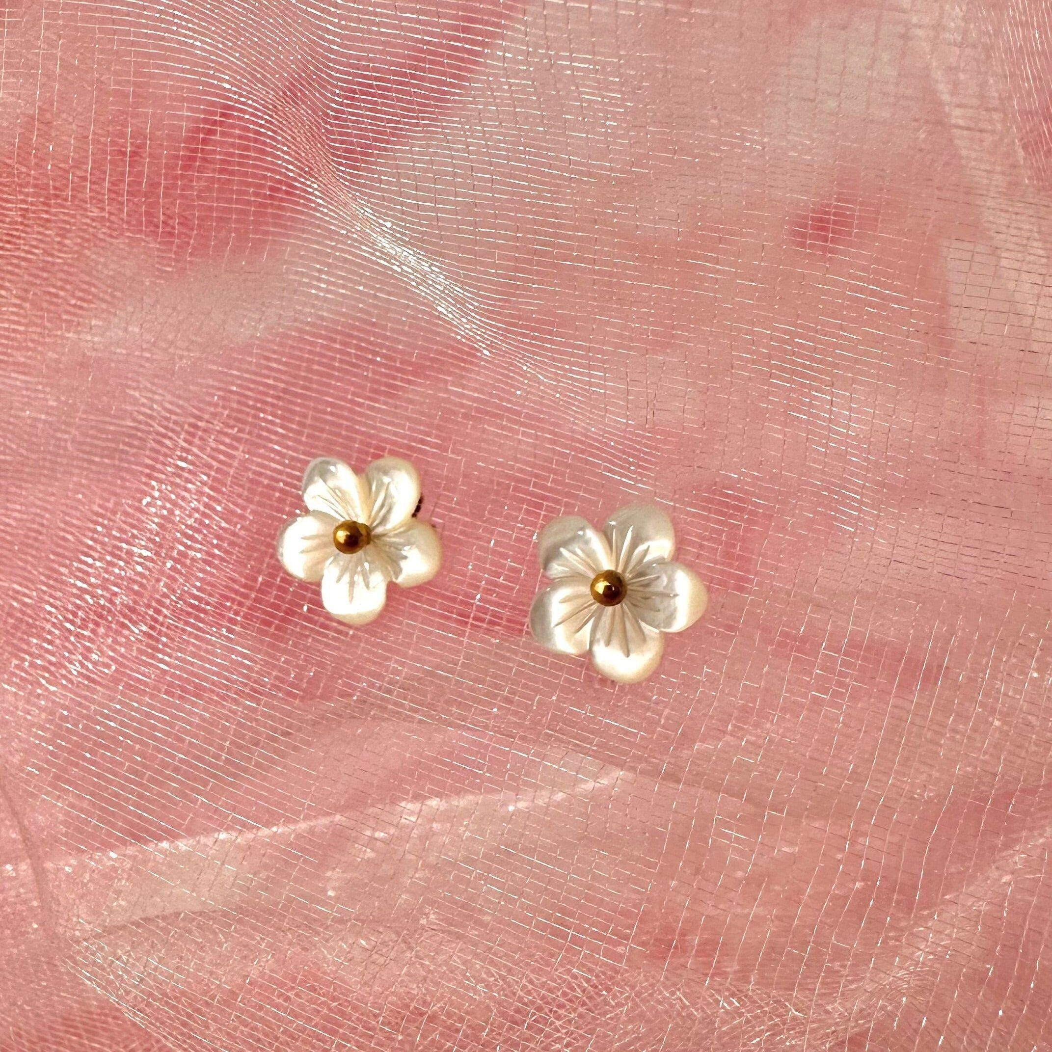 Orecchini a bottone in madreperla