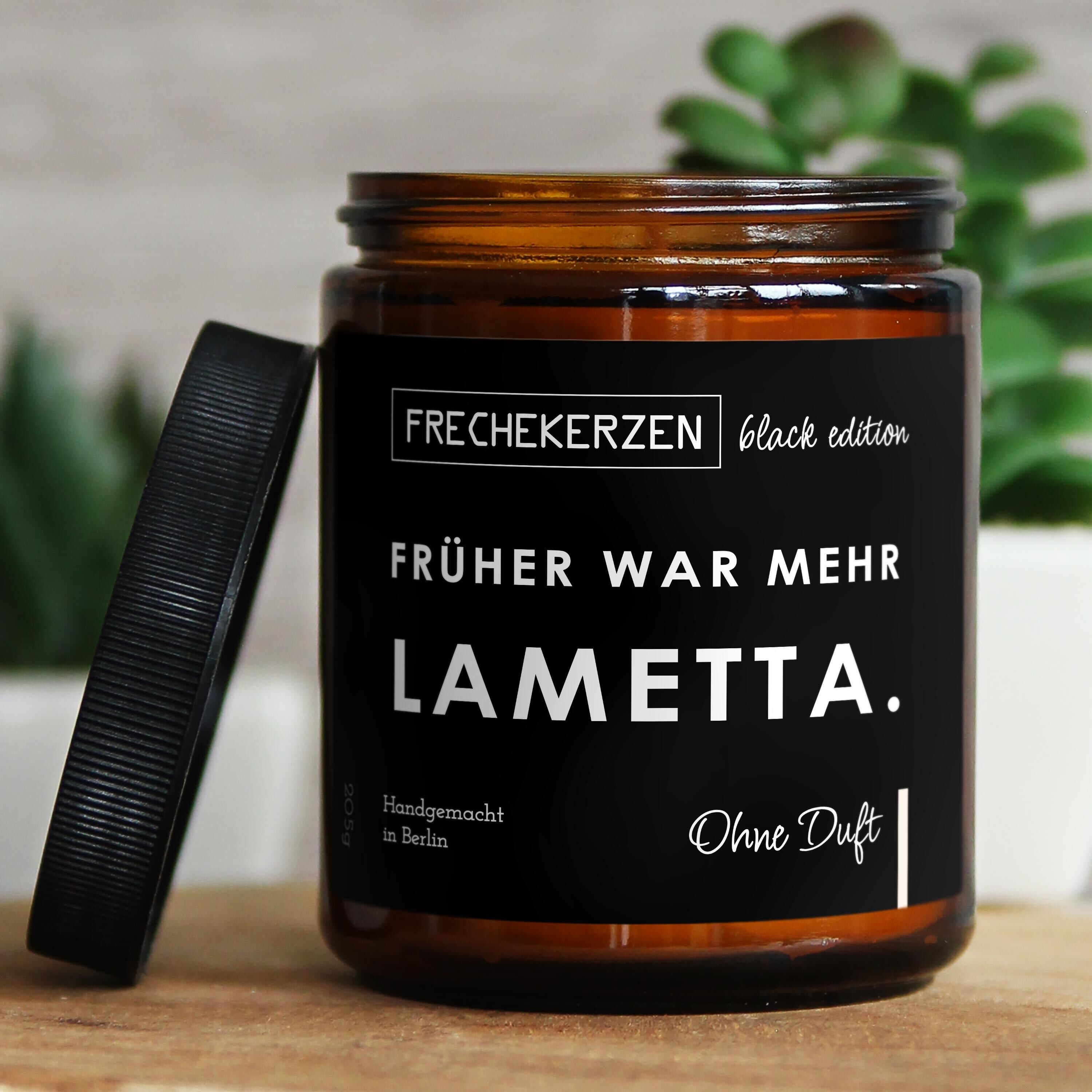 Un tempo c'erano più decorazioni natalizie.