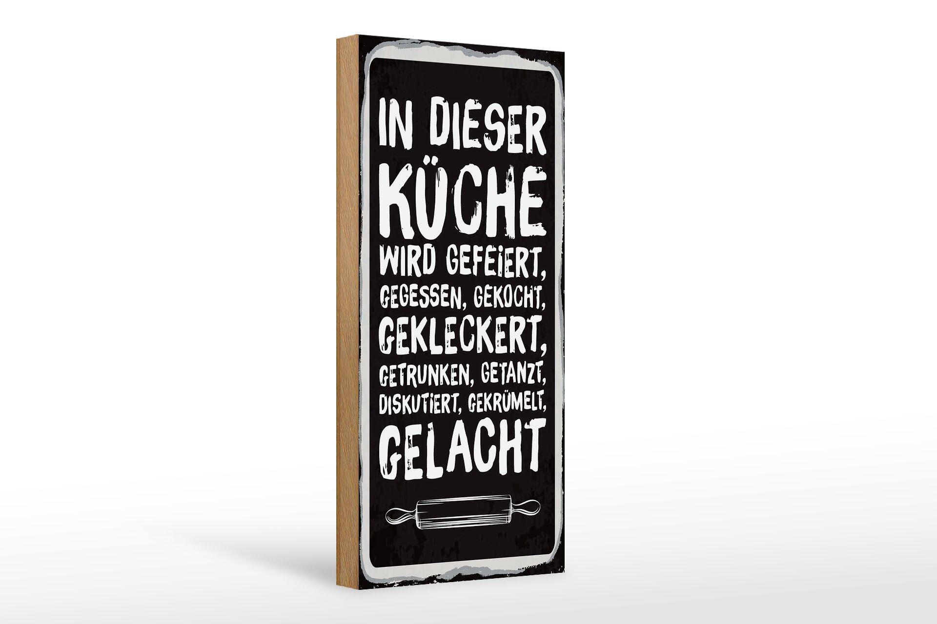 Cartello in legno con la scritta 27x10 cm In questa cucina si festeggia, si mangia, si beve