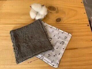 Packung mit 4 Tüchern mit Musiknoten