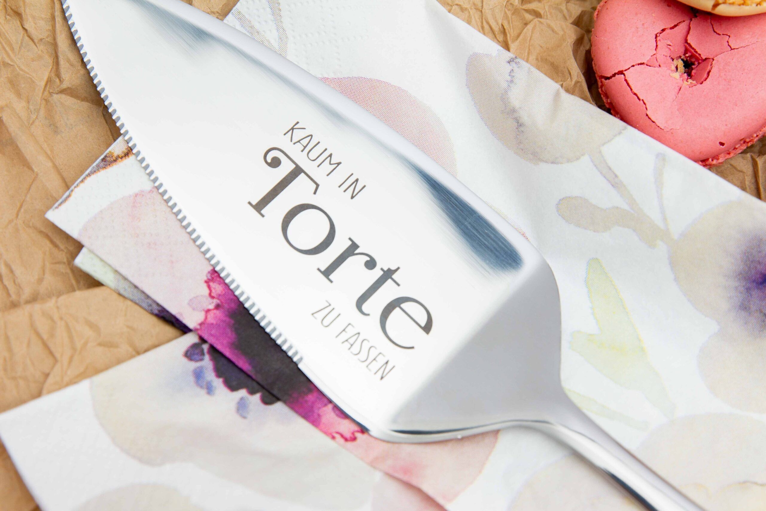 Tortenheber aus Edelstahl - Kaum in Torte zu fassen - für Hochzeitstorte / Geburtstagstorte / Tortenschaufel / Kuchenschaufel mit Gravur