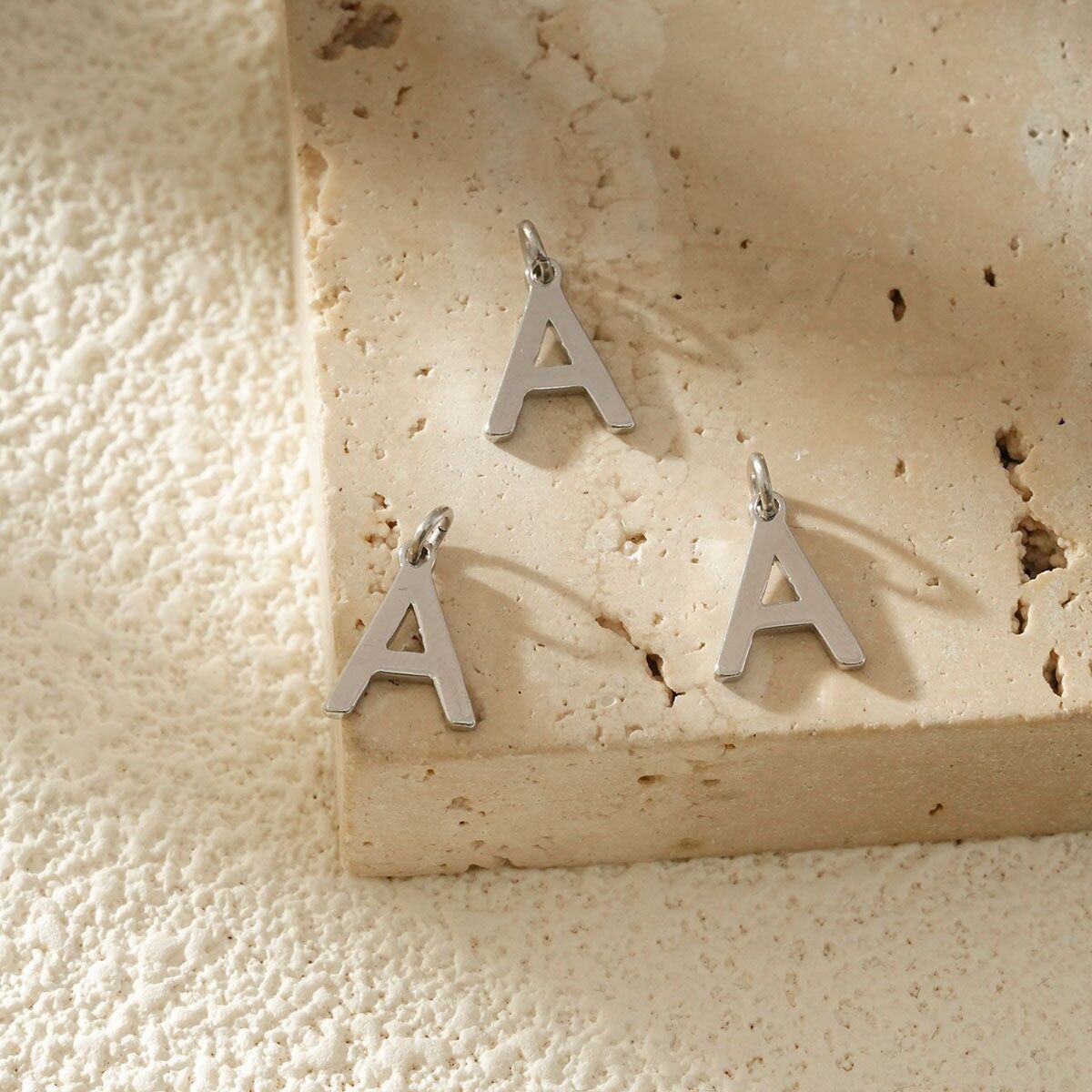 Set di 3 ciondoli con lettere dell'alfabeto in argento (scelta del design)