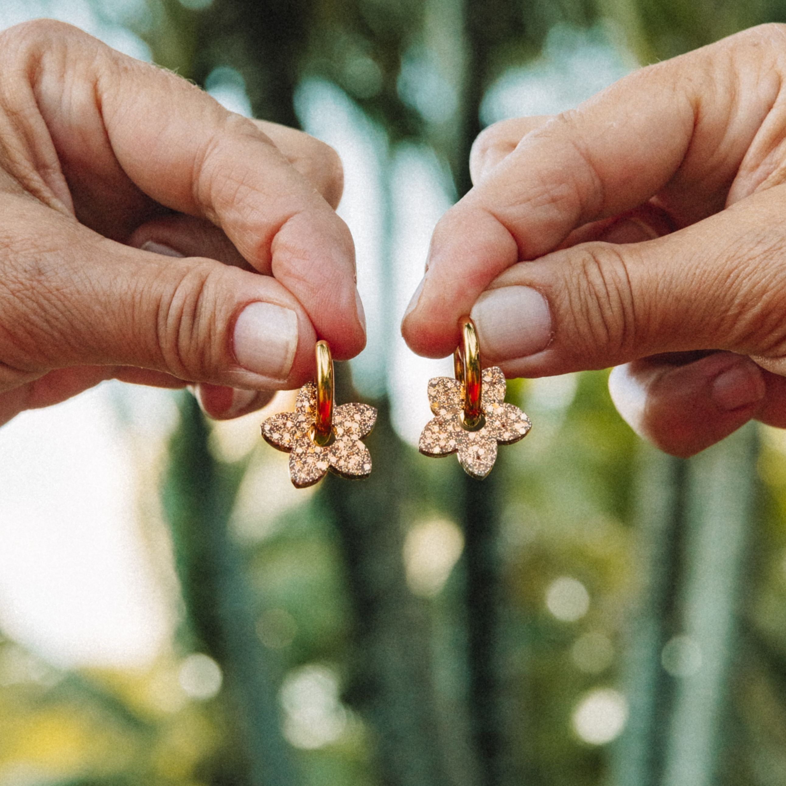 Champagnerfarbene Tiare-Creolen