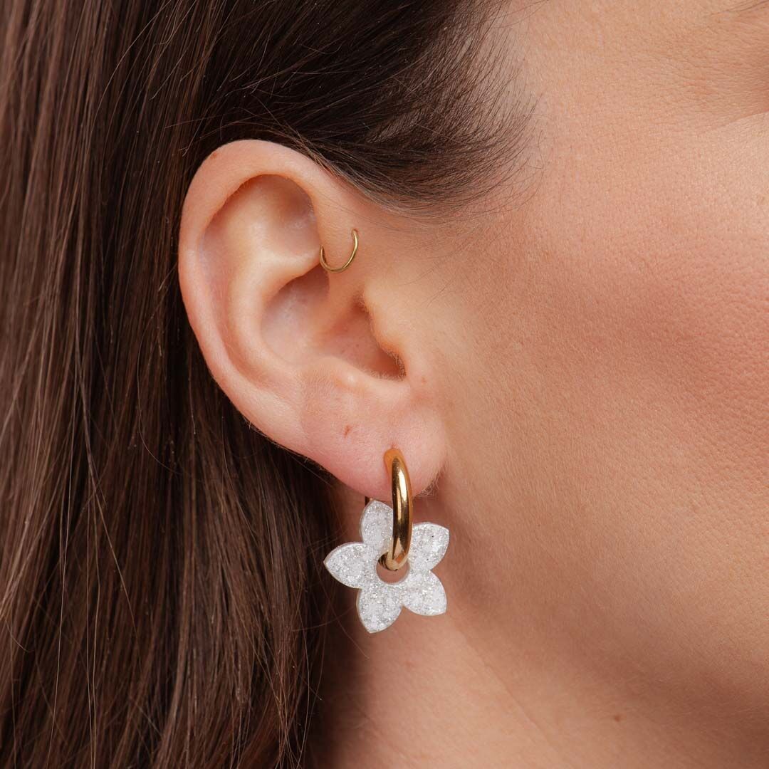 Elfenbeinfarbene Tiare-Kreolen