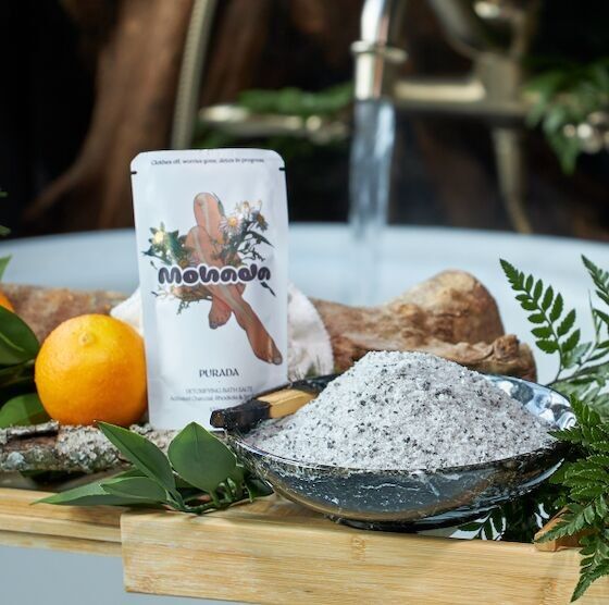 Sali da bagno Deep Detox Bath Soak con carbone attivo, sandalo e adattogeni (100 g)