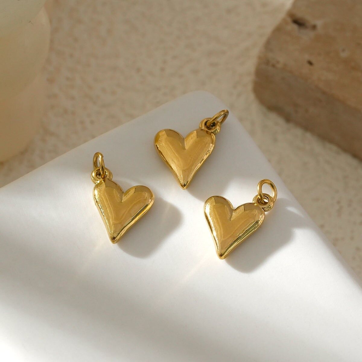 Set di 3 pendenti a forma di cuore in oro liscio