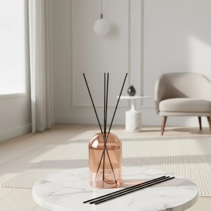 „Amber“ Wassertropfen-Glasdiffusor 200 ml + Duftnachfüllung | DIE HERBIVORE-KERZE