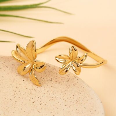 Pulsera de flores tropicales en tono dorado