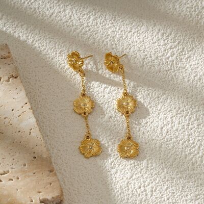 Orecchini pendenti a forma di petalo di fiore in oro con strass