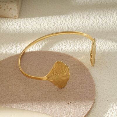 Pulsera abierta de oro con doble hoja de ginkgo