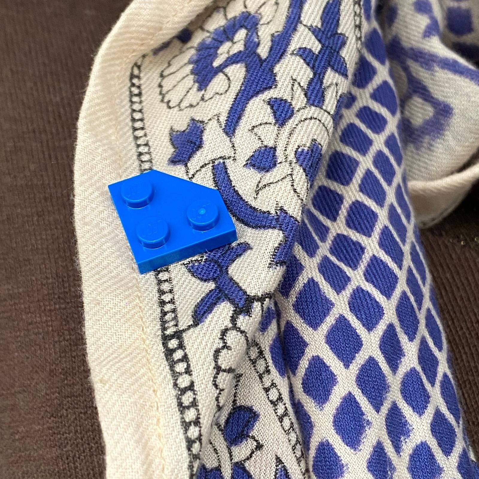 Pin with a 2x4 Lego brick - Les Collectionneuses