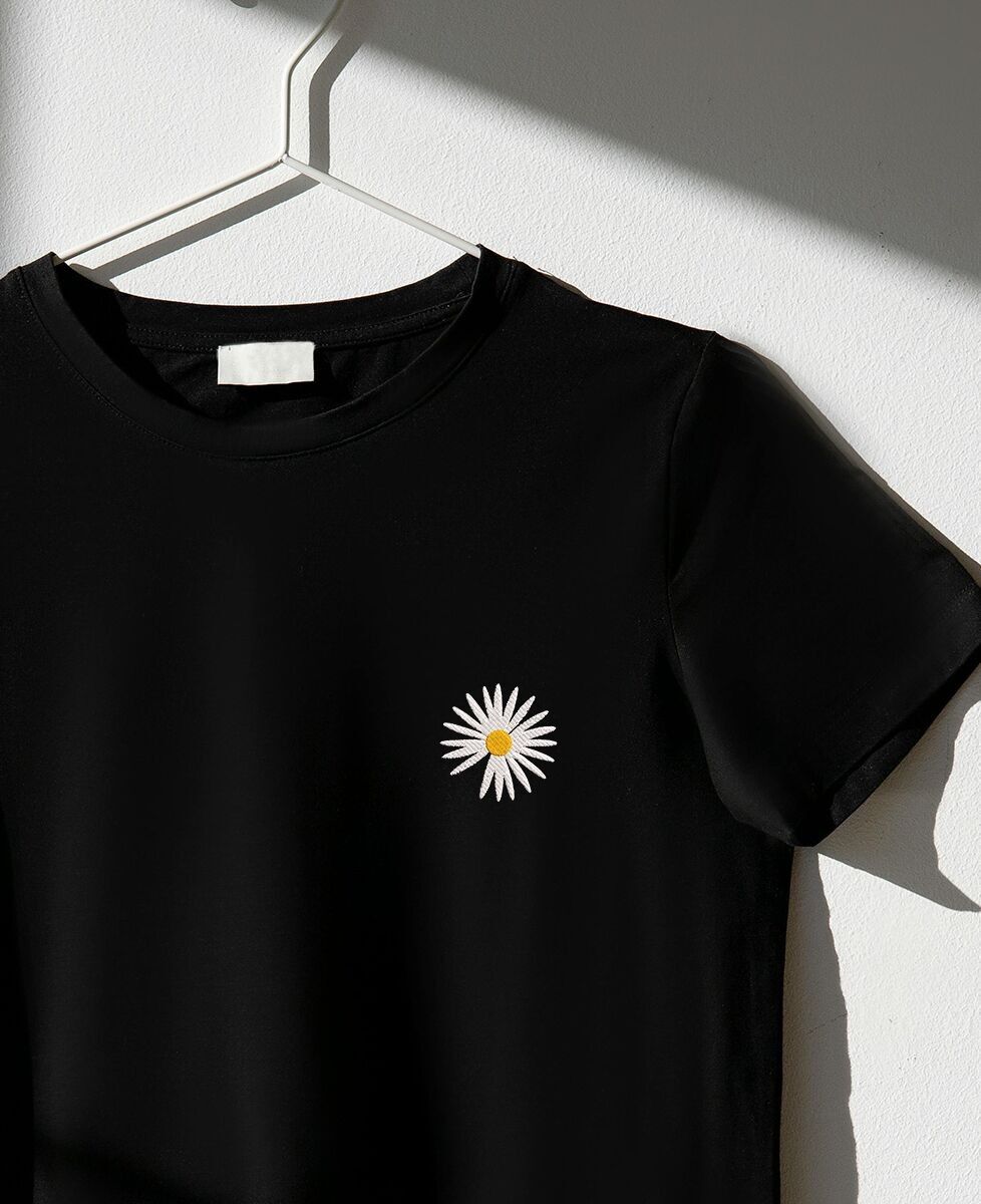 Women's T-shirt - Daisy