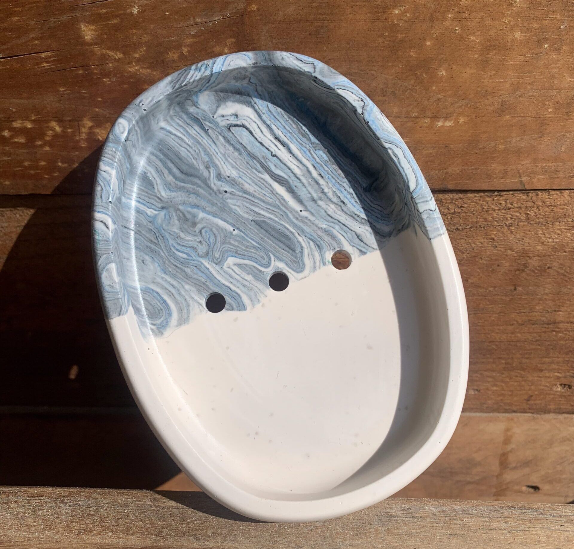 Two-tone blue and white soap dish