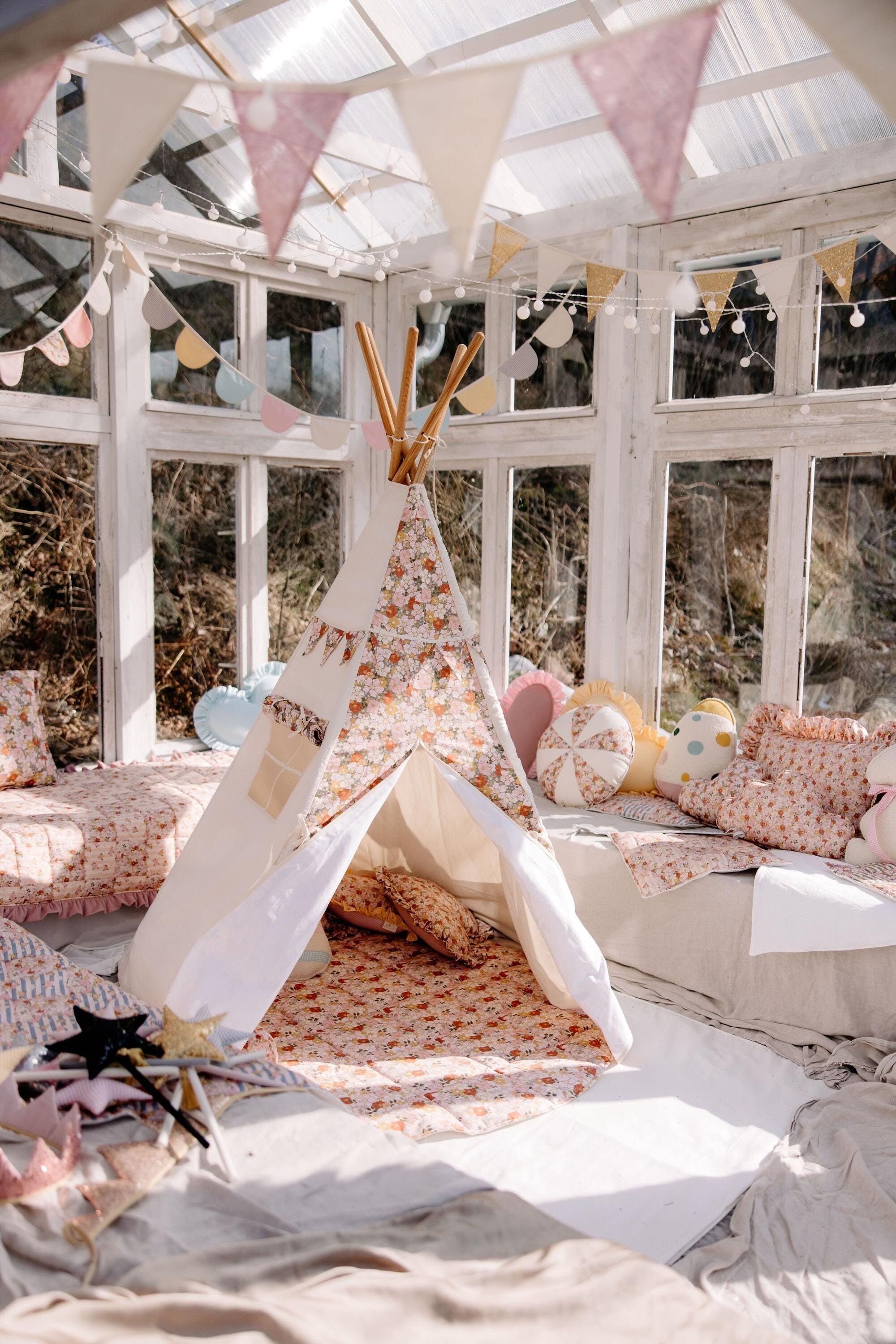 Cotton teepee tent for girls with flowers print “Green garden”  floral and stylish tent, birthday gift idea for girl, spring home decoration