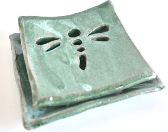 Portasapone "Libellula" in ceramica lavorata a mano