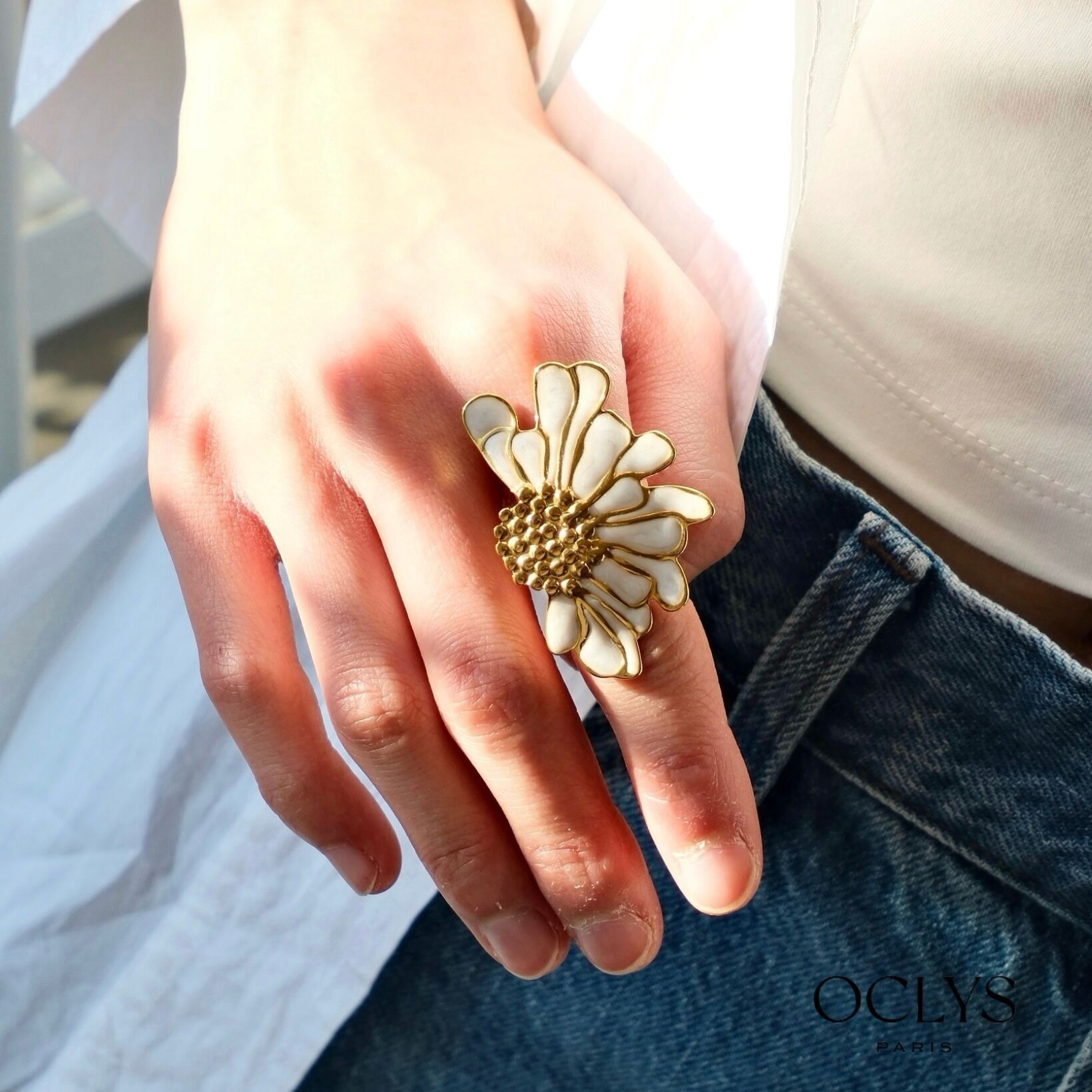 Anello Ona in acciaio inossidabile placcato oro a mezzo fiore