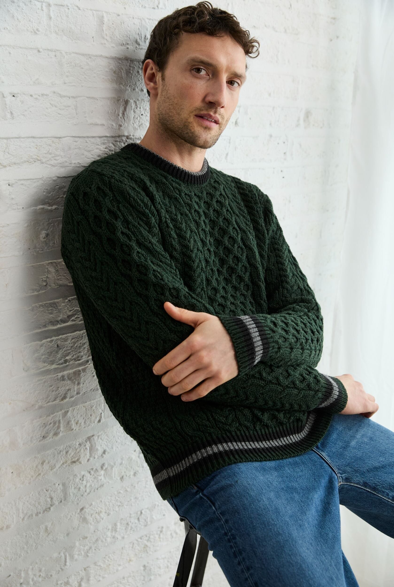 Inishbeg Herren-Merino-Aran-Pullover mit Streifenmuster und Rundhalsausschnitt – Grün