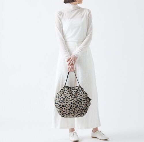 Shupatto compact foldable shopping bag size M - Paw Marks