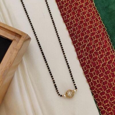 Collier minimaliste Nazaria en perles noires plaquées or indien pour tous les jours Mangalsutra
