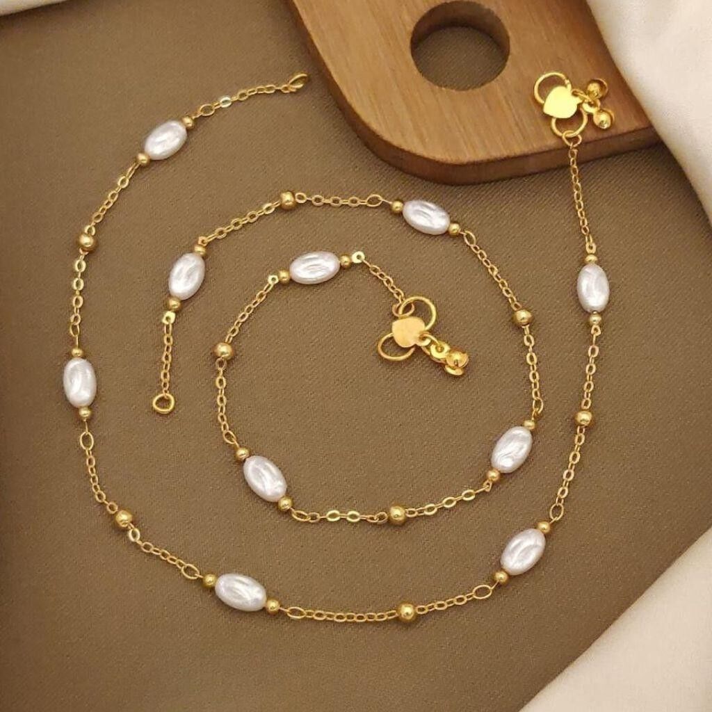 Cavigliera indiana Payal con perle rotonde in ottone dorato