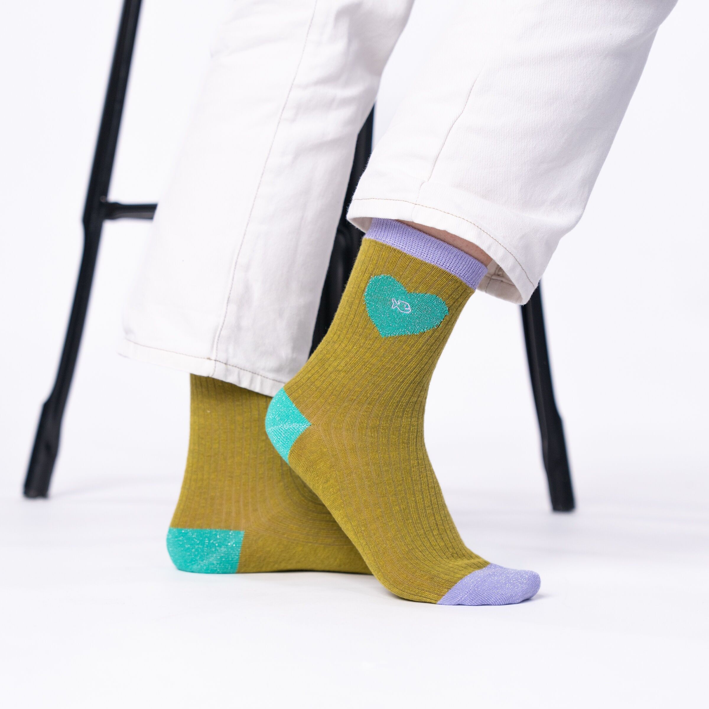 Calzini in cotone pettinato con cuore color oliva e turchese