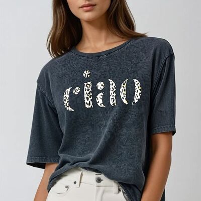 rilassato T-shirt nera stonewashed con Ciao in stampa leopardata