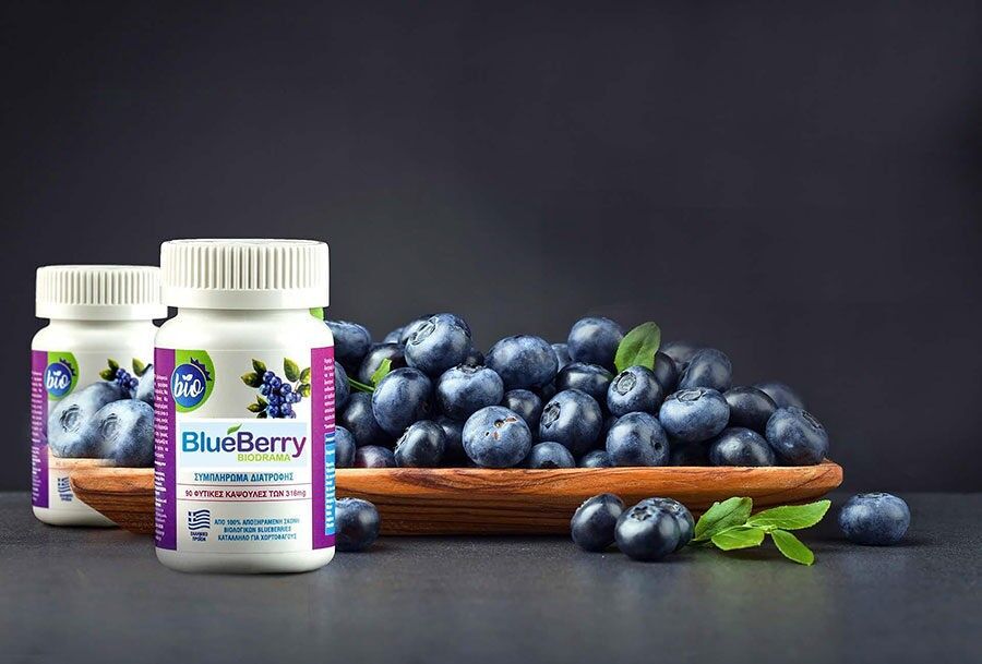 Blueberry capsules – organic food supplement made from 100% blueberries