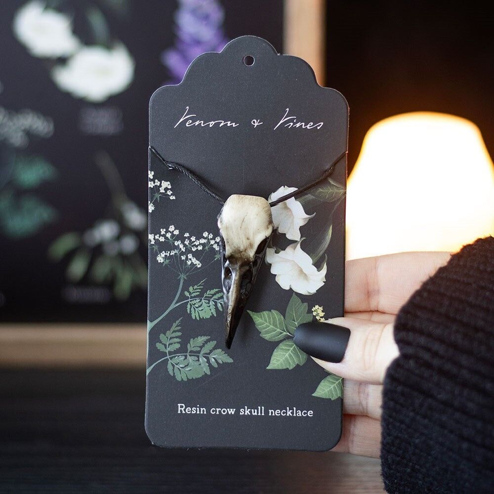 Collana teschio corvo in resina