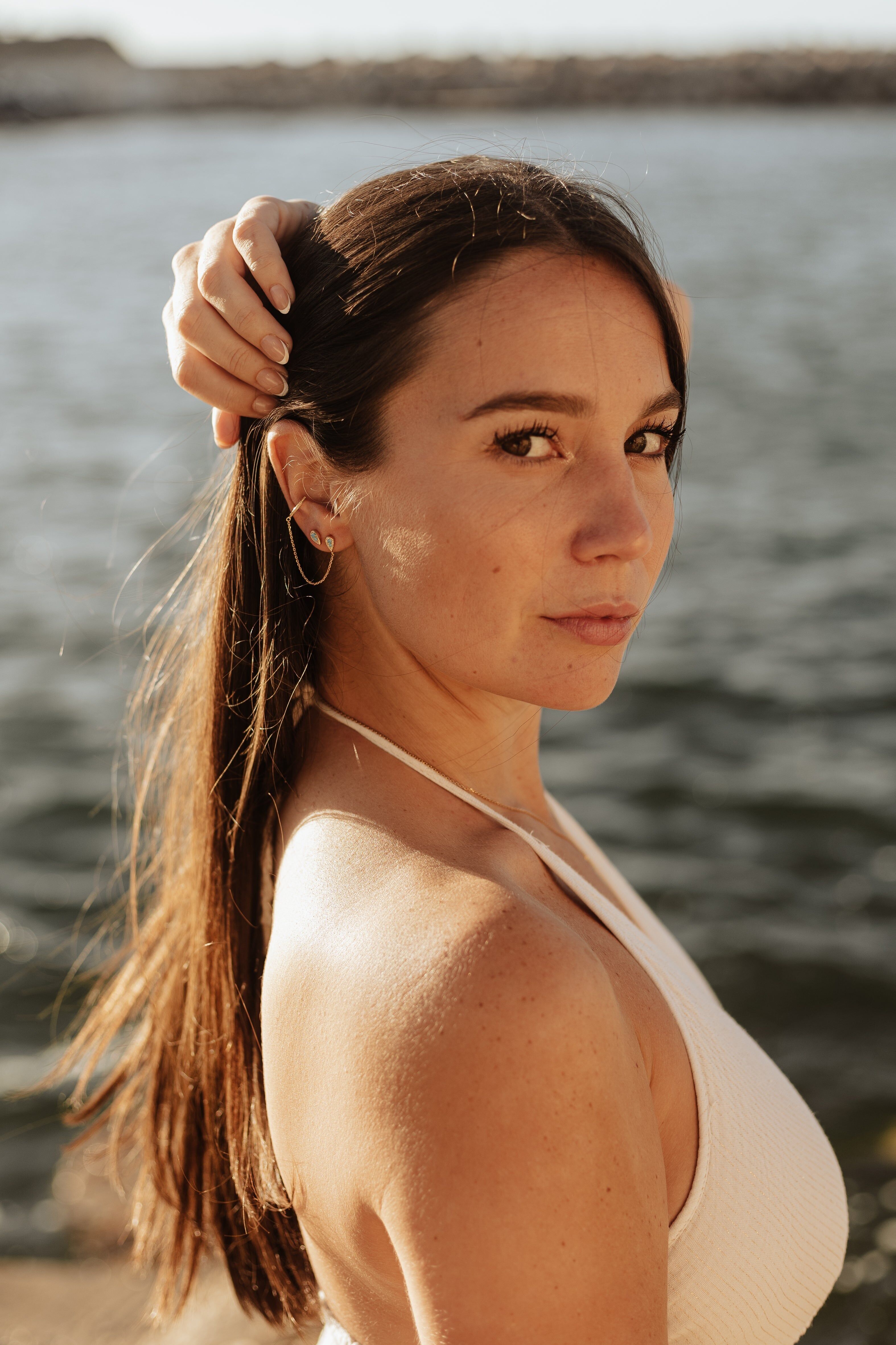 Orecchino blu a punta d'oro