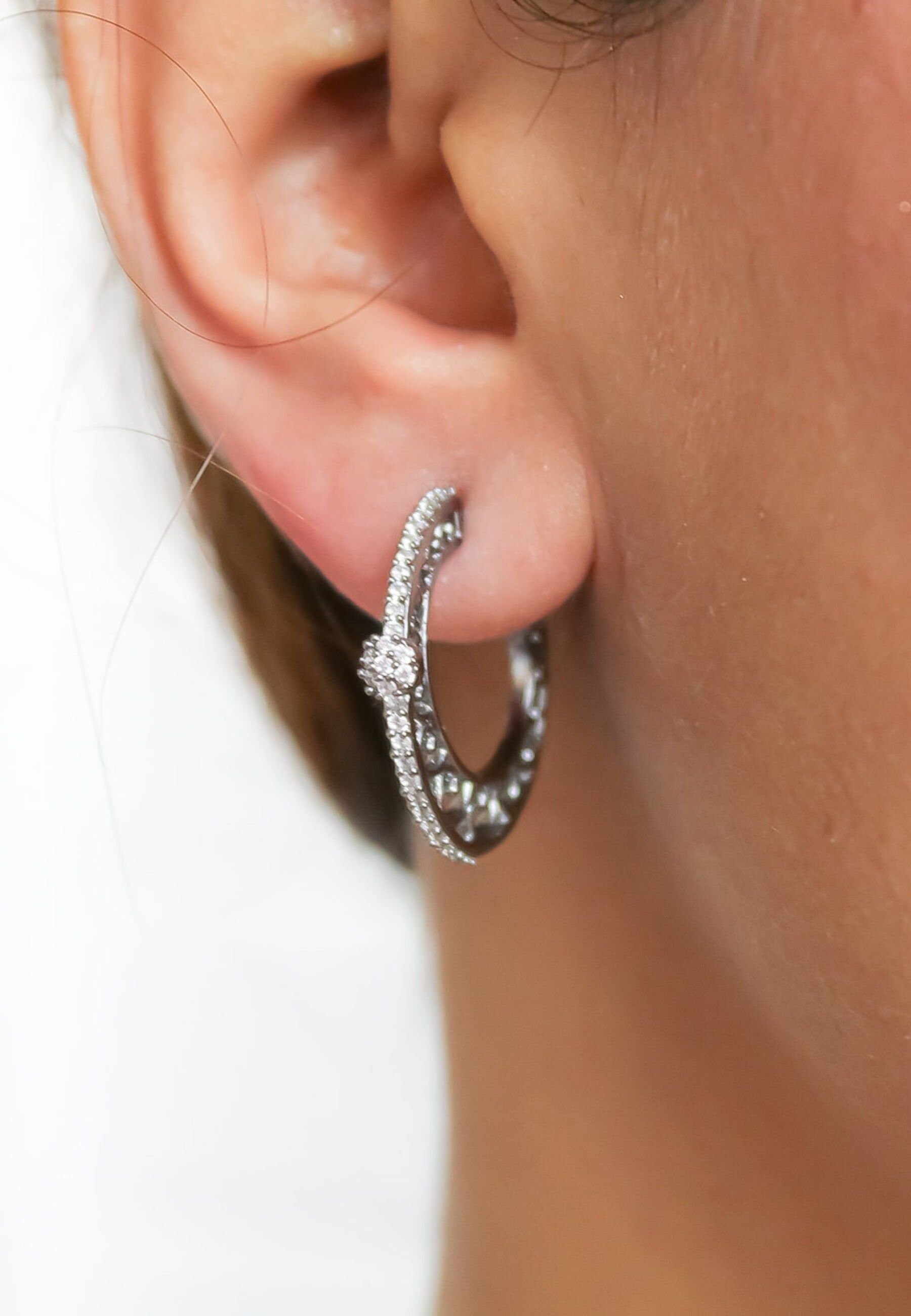 Orecchini a cerchio diagonali