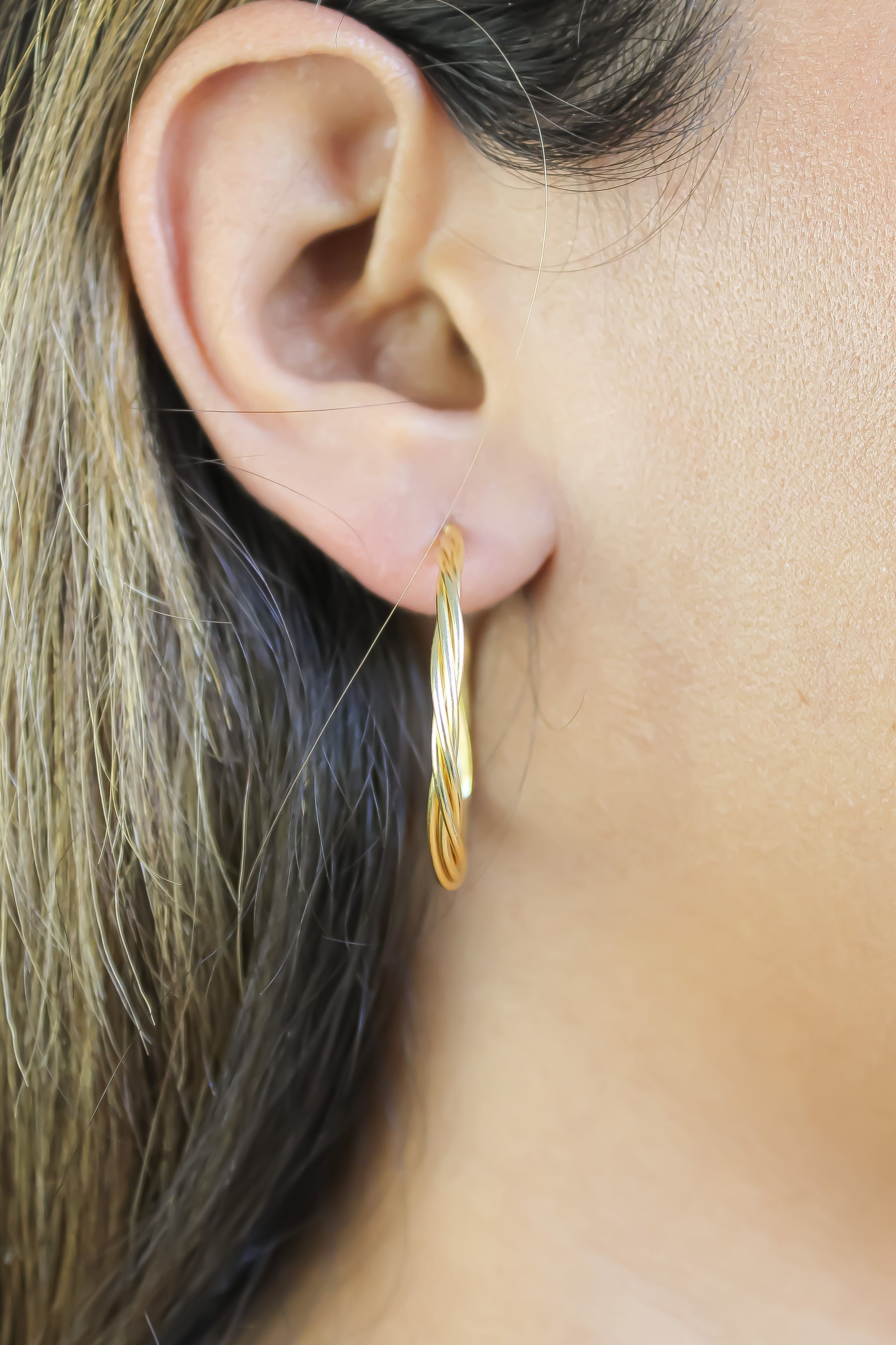 Orecchini a cerchio intrecciati di Modena