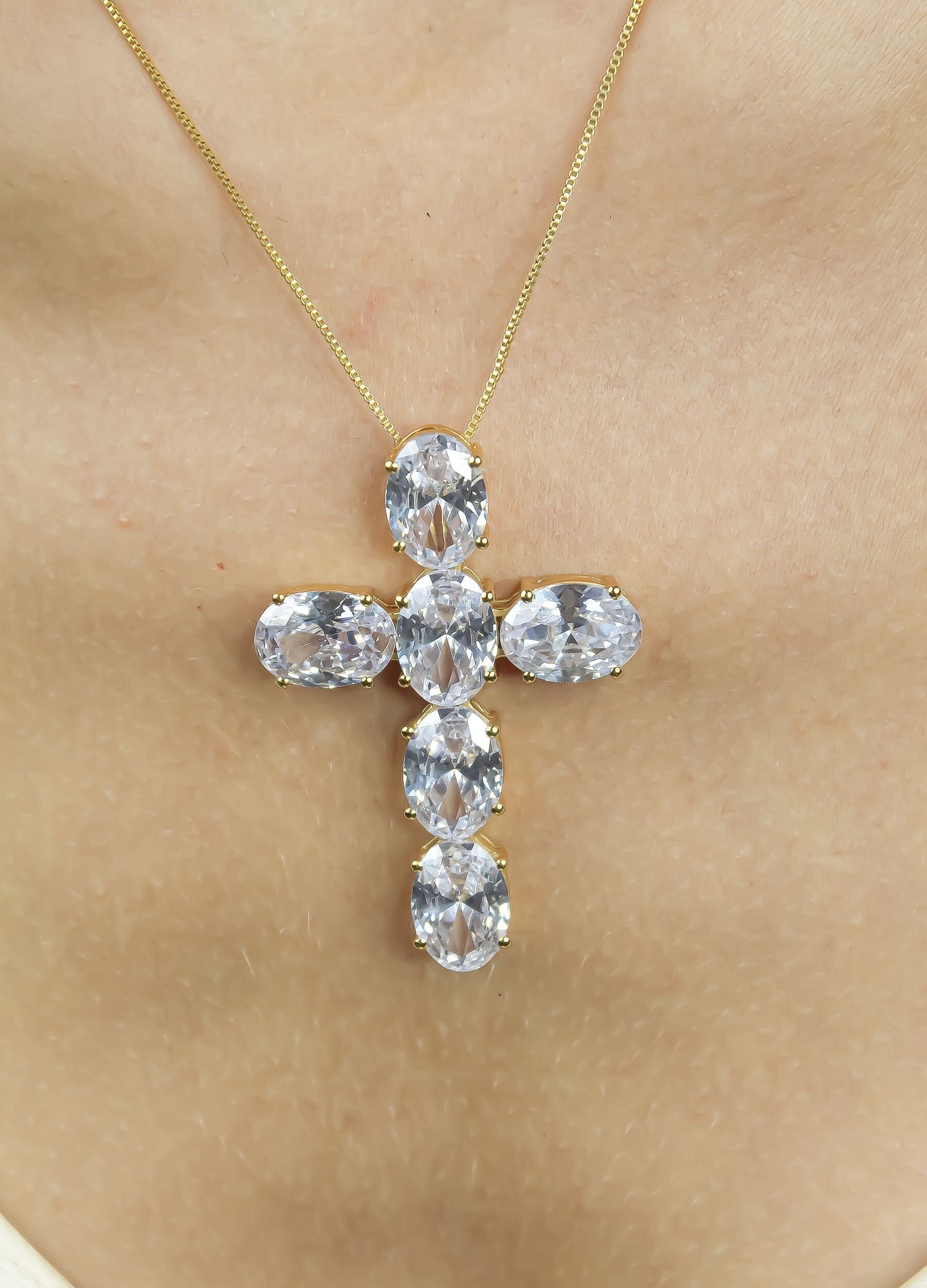 Halskette mit Glaubensanhänger