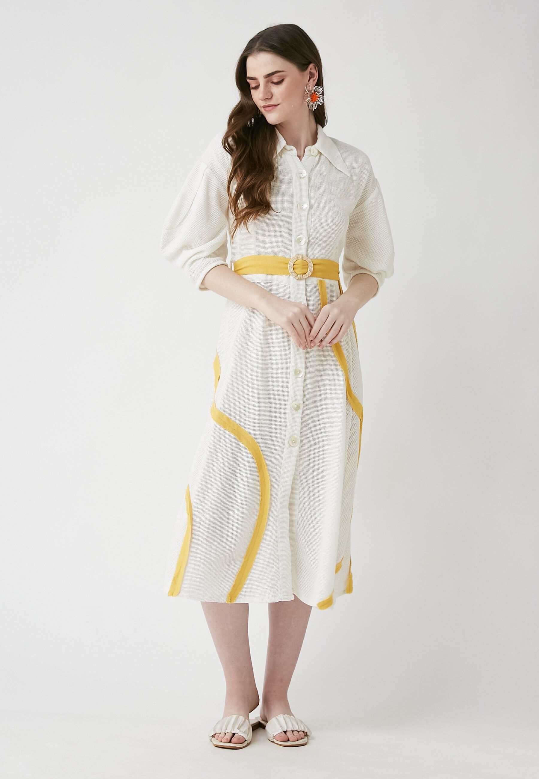 Korallenweißes Kleid