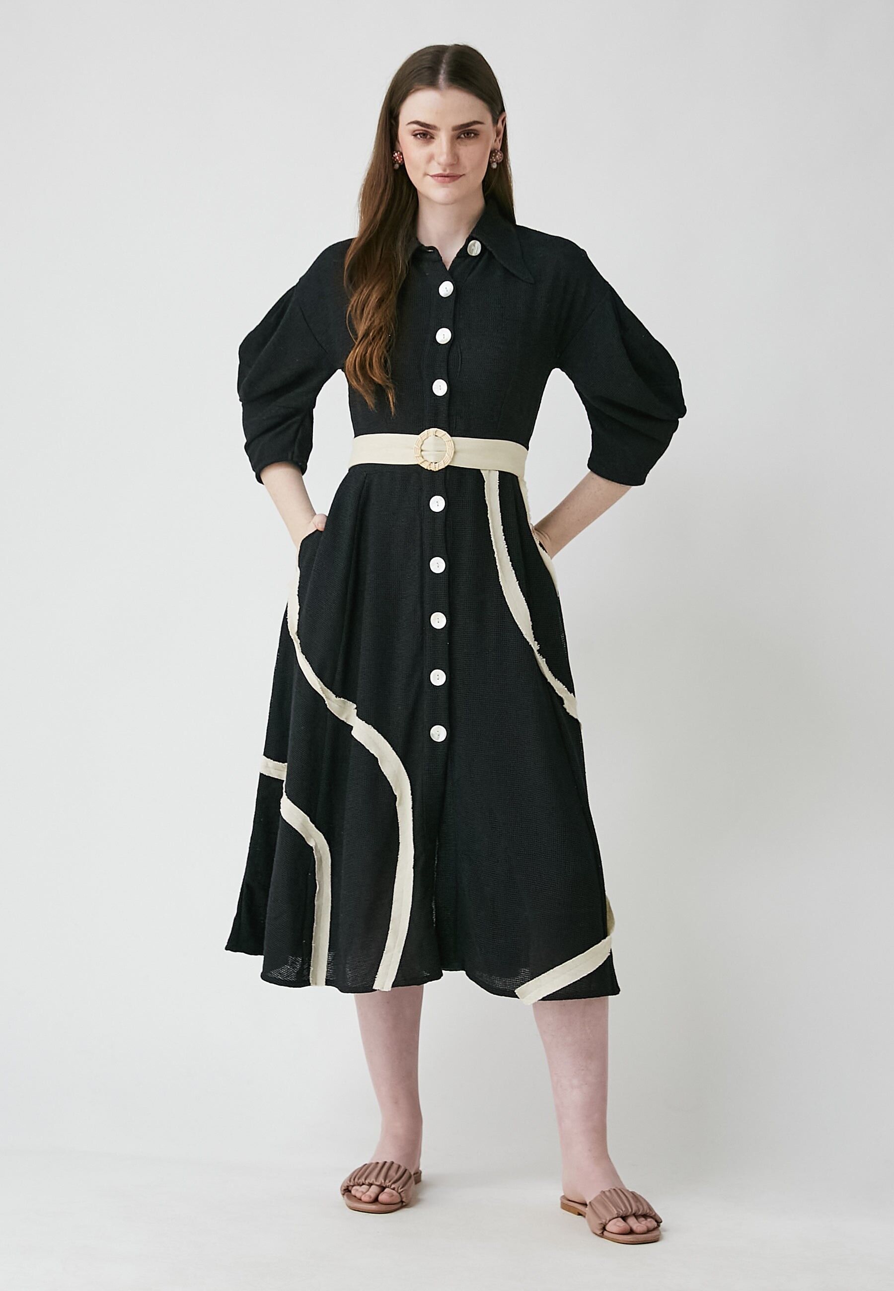 Korallenschwarzes Kleid