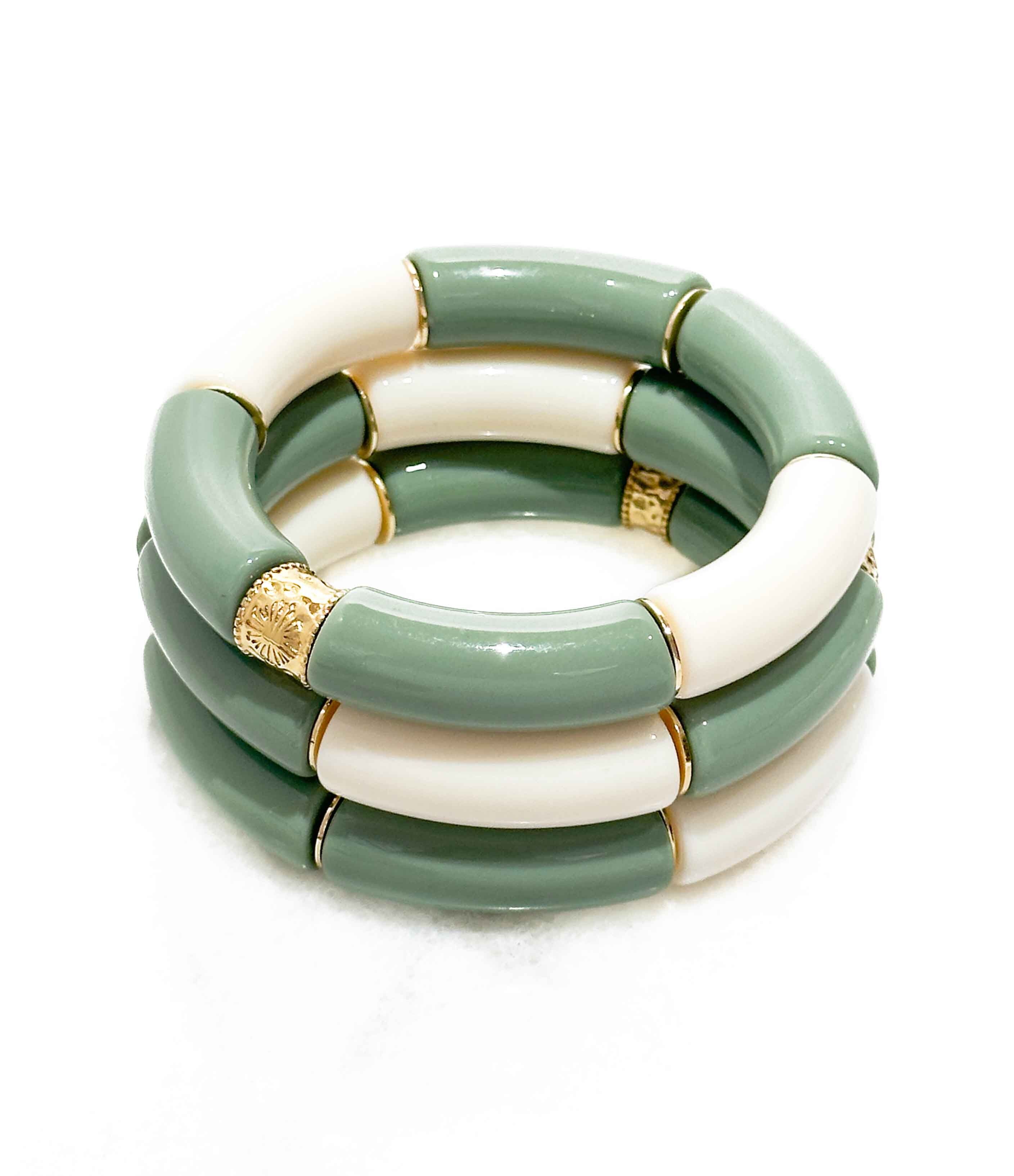 Braccialetto elastico alla moda con tubi in acrilico e perline piatte in ottone dorato con oro fino 14K