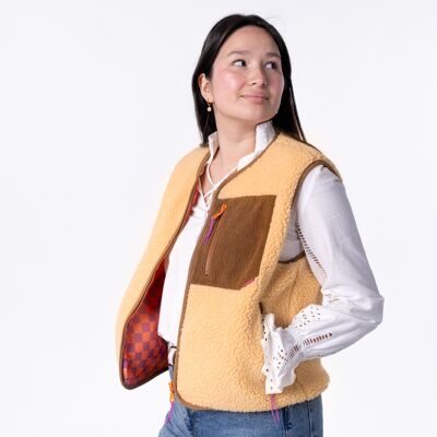 Women's Sleeveless Zip-Up Sherpa Jacket - Beige