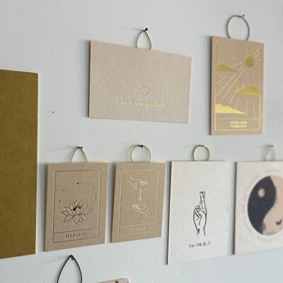 Picture Hangers Set of 3 💧💧🔵 / frames / postcards