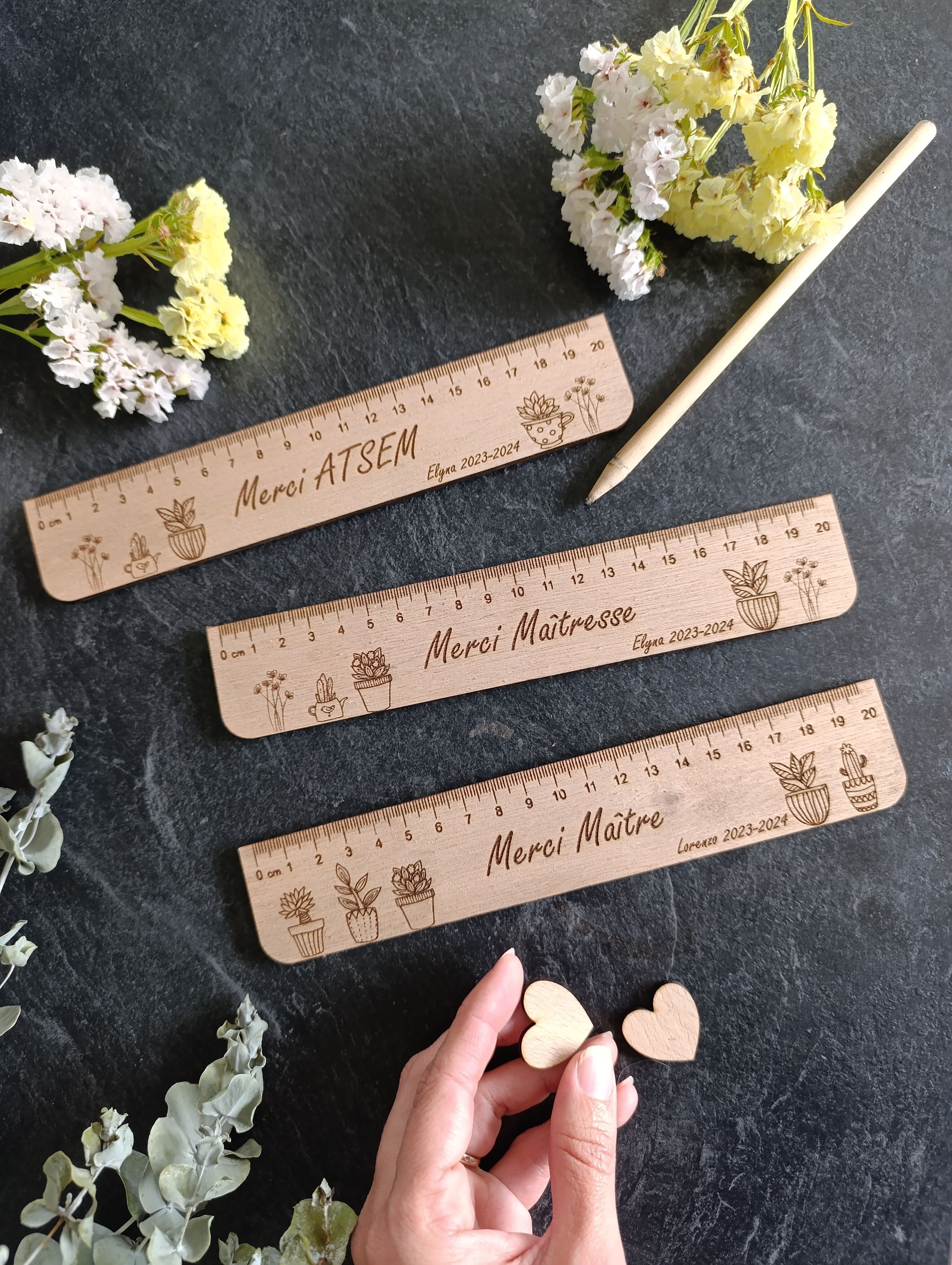 Regla de madera para regalar a profesores - graduada 20 cm