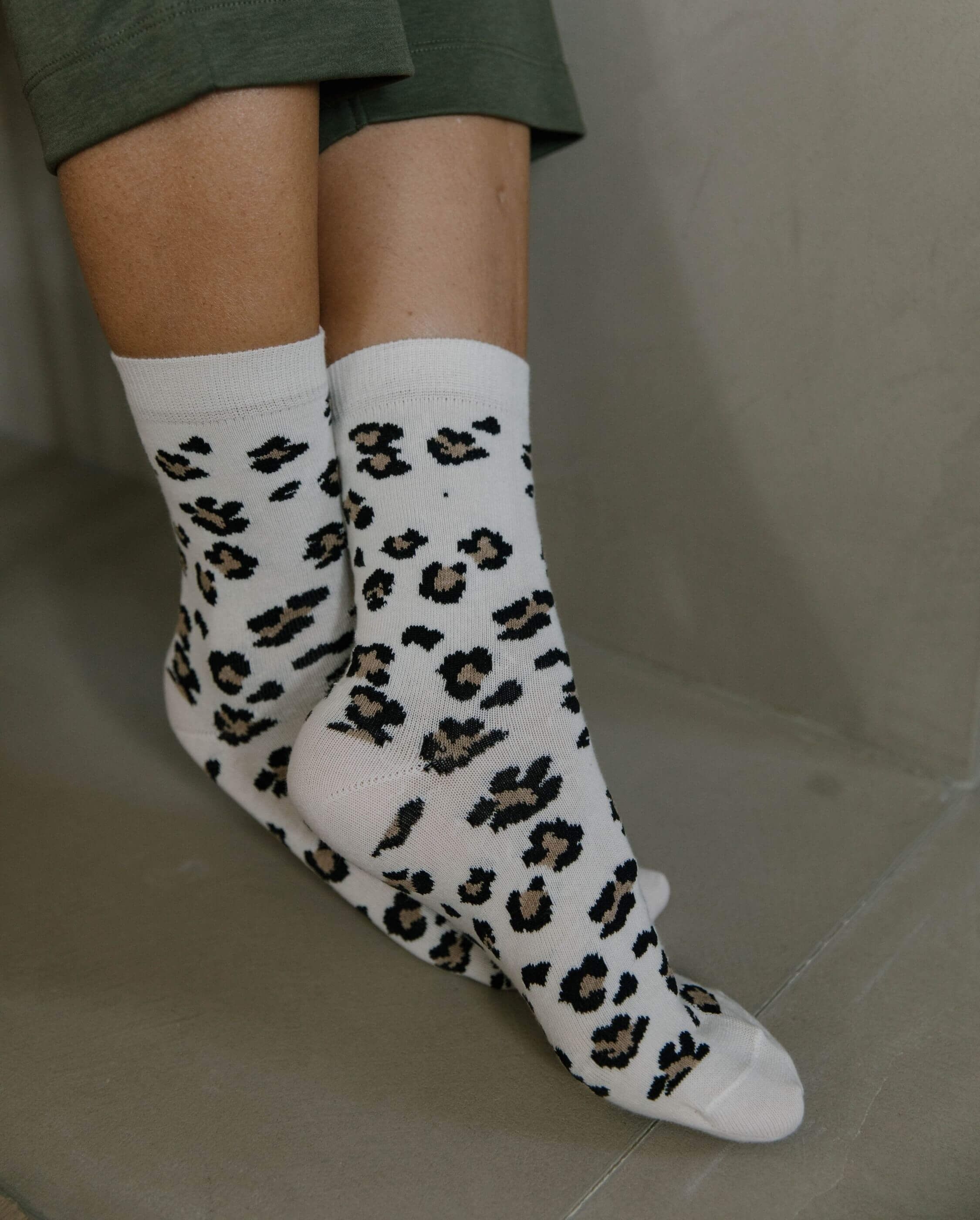 2er-Pack Damensocken mit Leopardenmuster, Kamel-Weiß