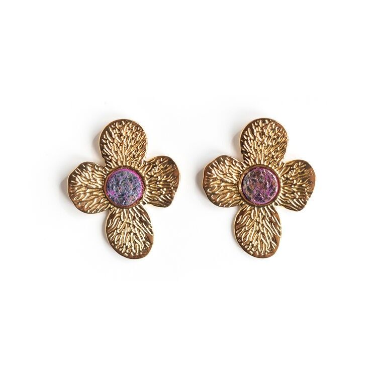 Orecchini a bottone a forma di fiore in acciaio placcato oro e pelle viola iridescente