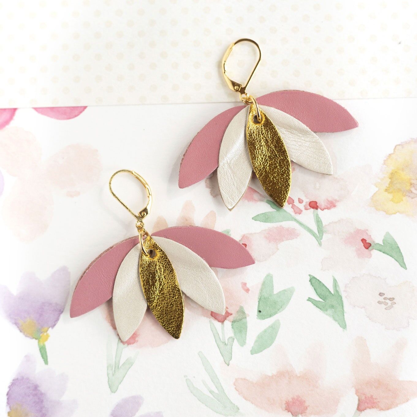 Orecchini Palma - pelle rosa granatina, bianco perla, oro